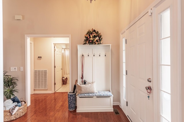 foyer featuring visible vents and dark wood-style floors