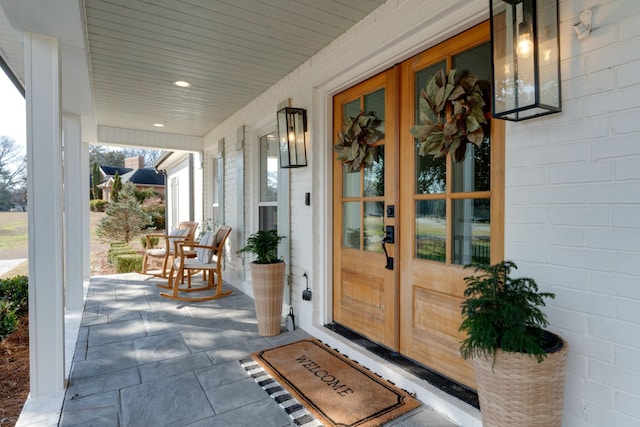 entrance to property featuring covered porch
