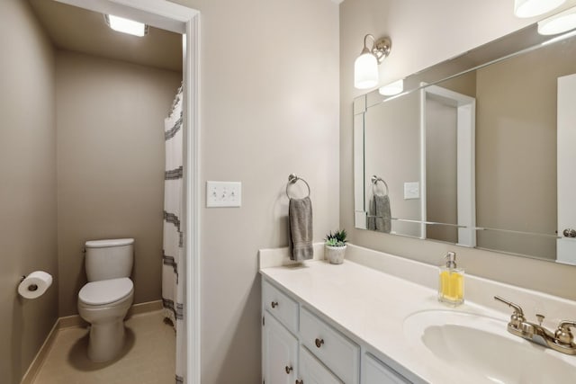 full bathroom with vanity, a shower with shower curtain, baseboards, tile patterned floors, and toilet