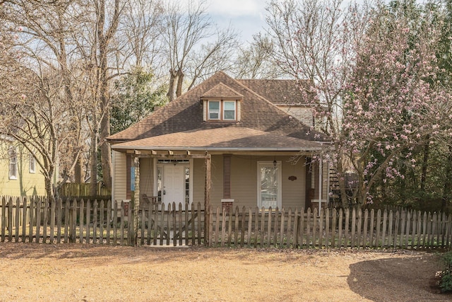 4509 Wyoming Ave, Nashville, TN 37209 - view of front of property featuring a porch, a fenced front yard, and roof with shingles