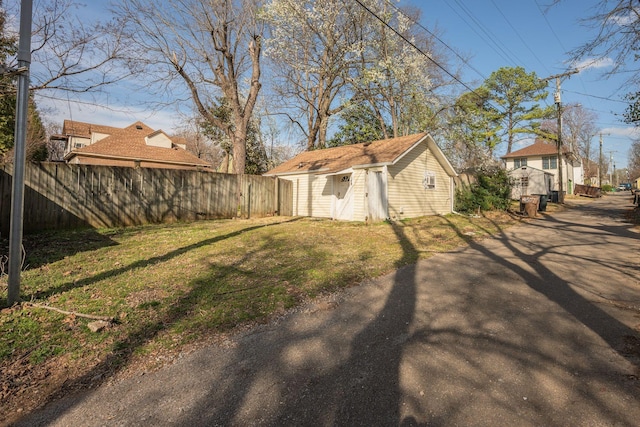 4509 Wyoming Ave, Nashville, TN 37209 - exterior space with an outdoor structure, a yard, and fence