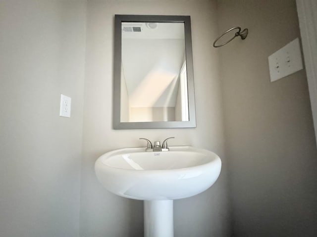 153 Cardinal Crk, Clarksville, TN 37040 - bathroom featuring a sink