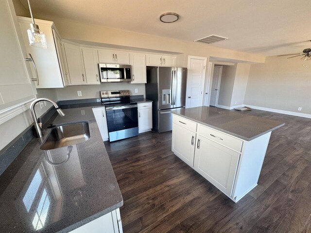 153 Cardinal Crk, Clarksville, TN 37040 - kitchen featuring stainless steel appliances, a sink, dark wood finished floors, ceiling fan, and white cabinets