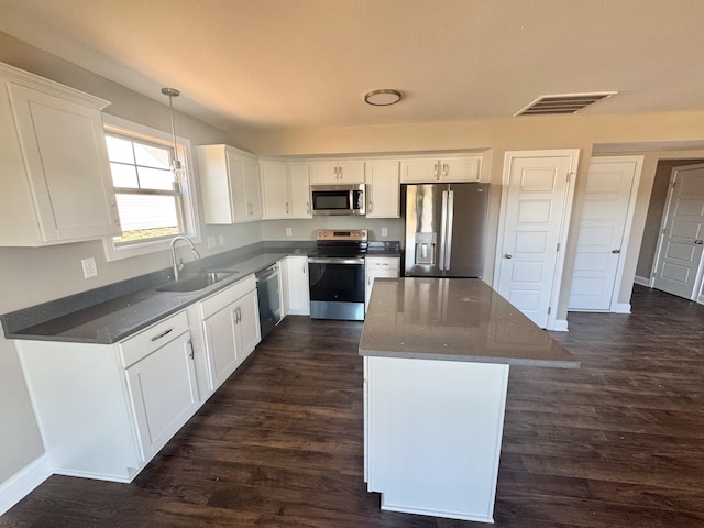 153 Cardinal Crk, Clarksville, TN 37040 - kitchen with appliances with stainless steel finishes, a sink, a kitchen island, and white cabinetry