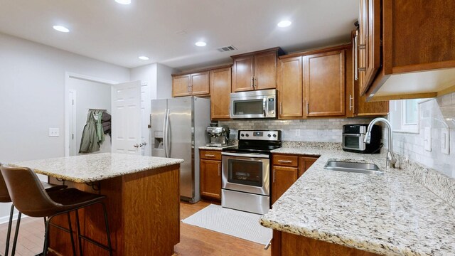 1504 Rockwood Ln, Lebanon, TN 37087 - kitchen with visible vents, a center island, appliances with stainless steel finishes, light wood-style floors, and a sink