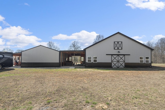 view of outdoor structure with an outdoor structure