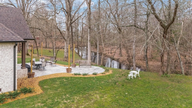 view of yard featuring a patio