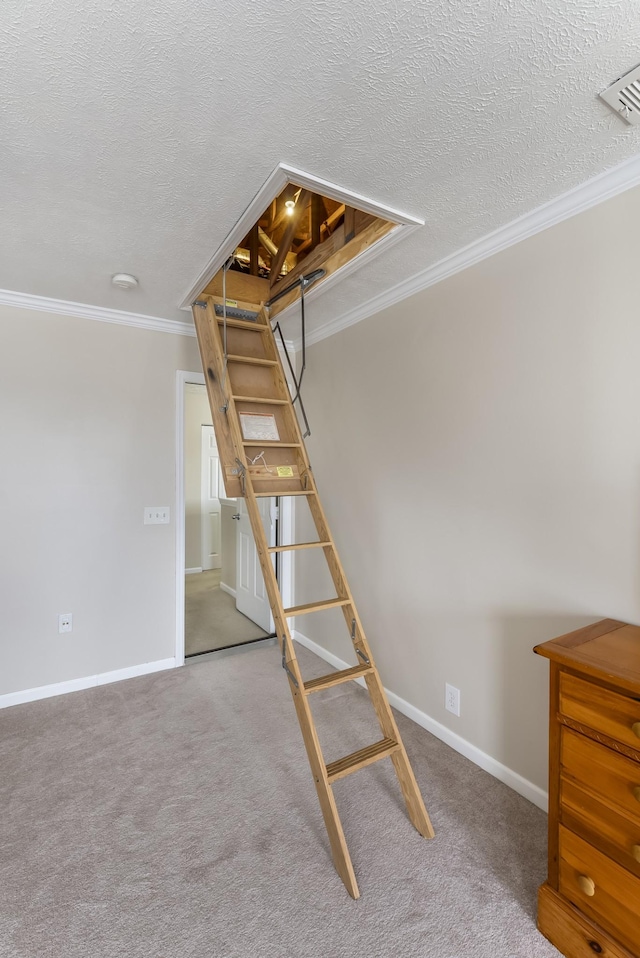 staircase featuring baseboards, carpet, visible vents, and ornamental molding