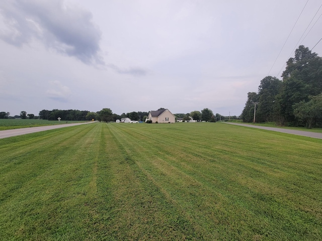 view of yard featuring a rural view