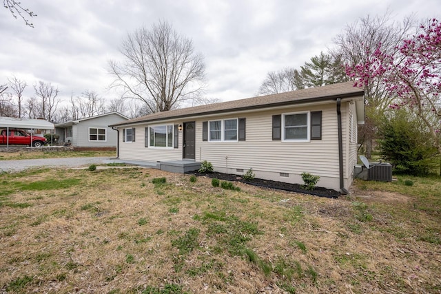 ranch-style house with gravel driveway, a front yard, central air condition unit, and crawl space