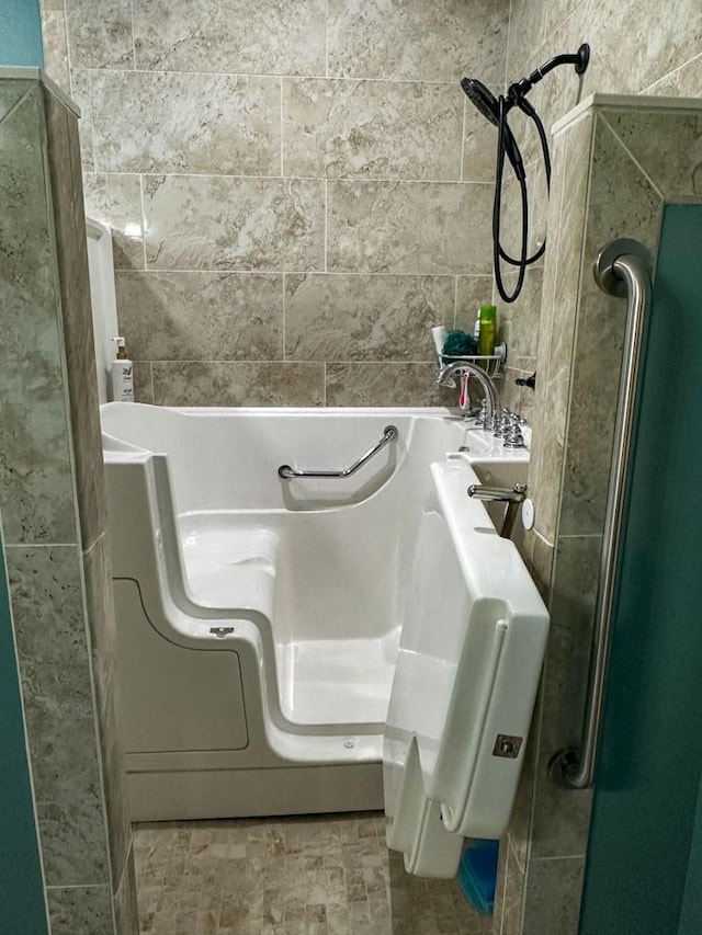 670 Jones Franklin Rd, Morristown, TN 37813 - bathroom featuring a bath