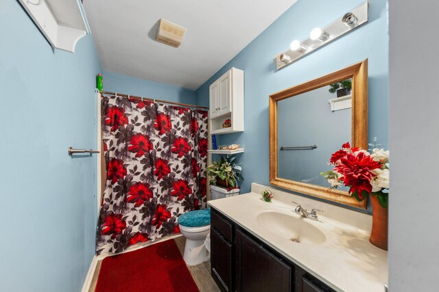 full bathroom featuring curtained shower, toilet, wood finished floors, and vanity