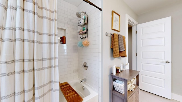 full bath with shower / tub combo