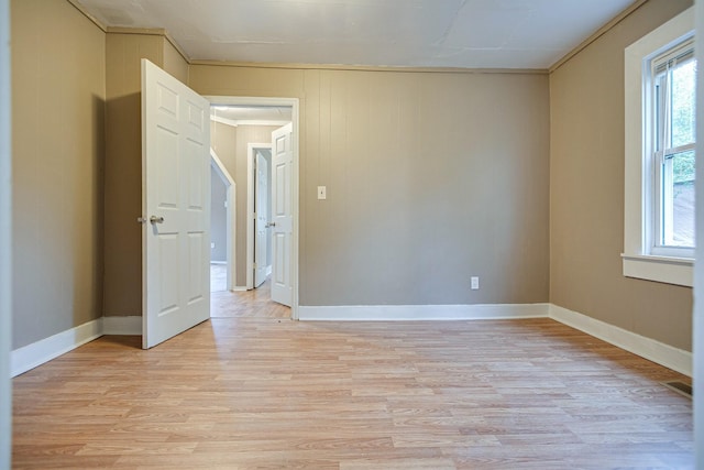 300 E Highland Dr, Columbia, TN 38401 - unfurnished room with light wood-type flooring, baseboards, and ornamental molding