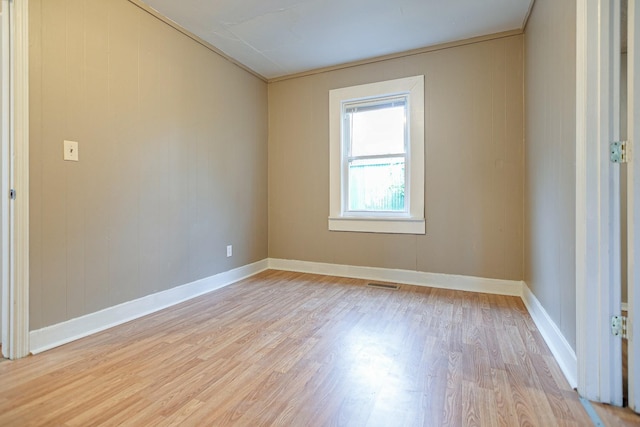 300 E Highland Dr, Columbia, TN 38401 - unfurnished room featuring visible vents, light wood-style flooring, and baseboards