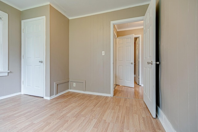 300 E Highland Dr, Columbia, TN 38401 - empty room with light wood-style floors, baseboards, and ornamental molding