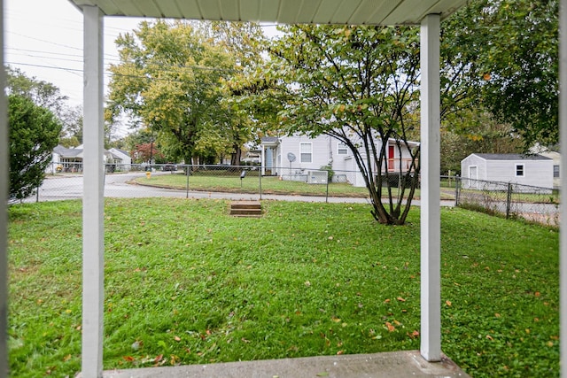 300 E Highland Dr, Columbia, TN 38401 - view of yard featuring fence
