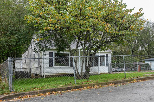 300 E Highland Dr, Columbia, TN 38401 - exterior space with fence private yard and a lawn