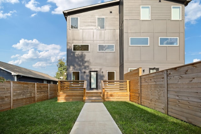 1815 14th Ave N Unit B, Nashville, TN 37208 - back of house with a yard and a fenced backyard