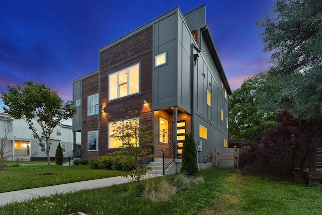 1815 14th Ave N Unit B, Nashville, TN 37208 - modern home with board and batten siding and a yard