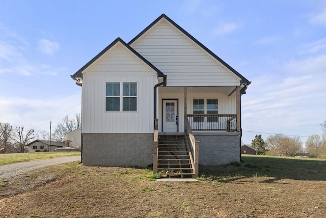 530 S Oak St, Hohenwald, TN 38462 - bungalow-style house with covered porch and stairway