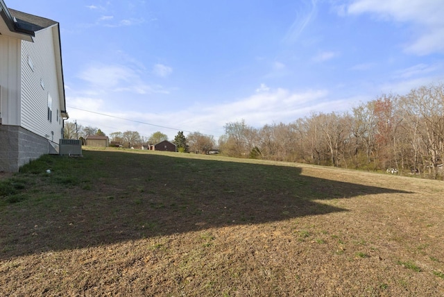 530 S Oak St, Hohenwald, TN 38462 - view of yard featuring central AC