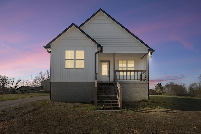 530 S Oak St, Hohenwald, TN 38462 - view of front facade with a porch and stairs
