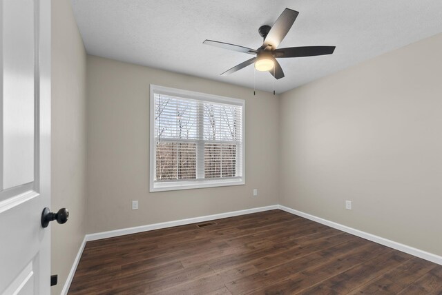 530 S Oak St, Hohenwald, TN 38462 - unfurnished room with dark wood-style floors, baseboards, visible vents, and a ceiling fan