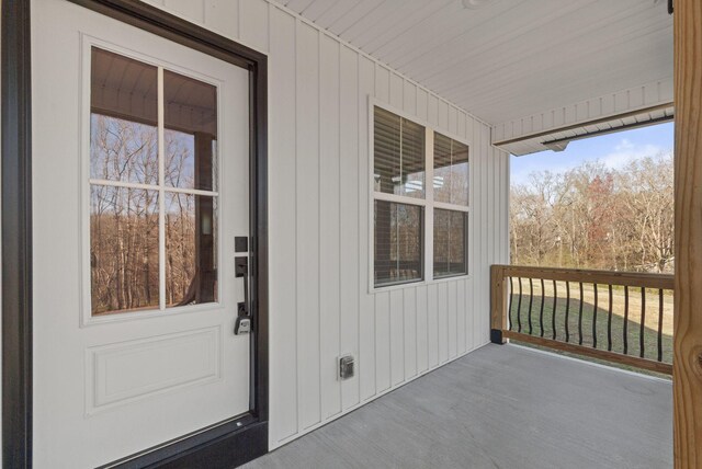 530 S Oak St, Hohenwald, TN 38462 - view of exterior entry with covered porch