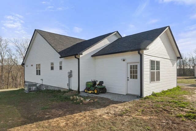 530 S Oak St, Hohenwald, TN 38462 - view of side of property with roof with shingles and central air condition unit