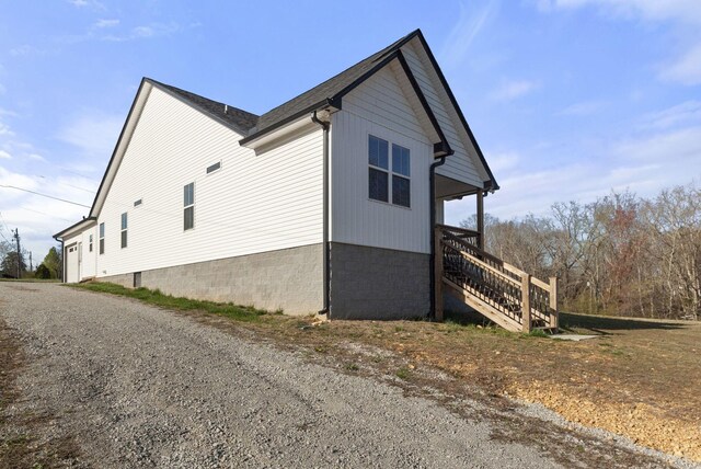 530 S Oak St, Hohenwald, TN 38462 - view of side of home featuring driveway