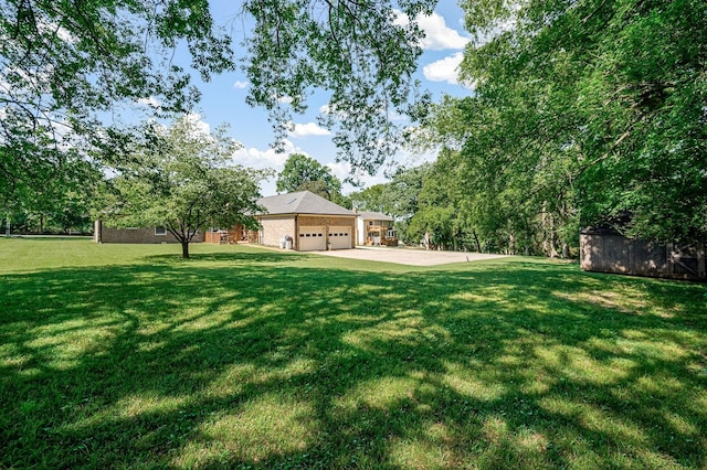 1712 Lake Grassland W, Gallatin, TN 37066 - view of yard featuring concrete driveway and an attached garage