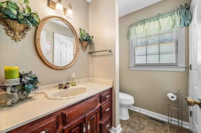 1712 Lake Grassland W, Gallatin, TN 37066 - bathroom with visible vents, toilet, vanity, and baseboards