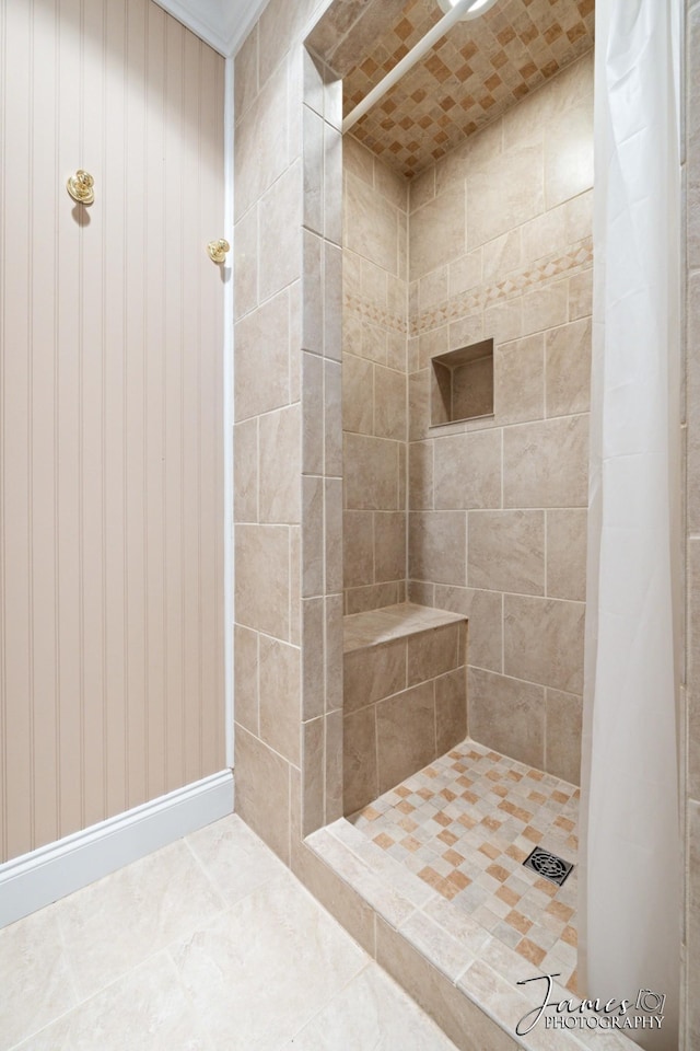 bathroom featuring a tile shower