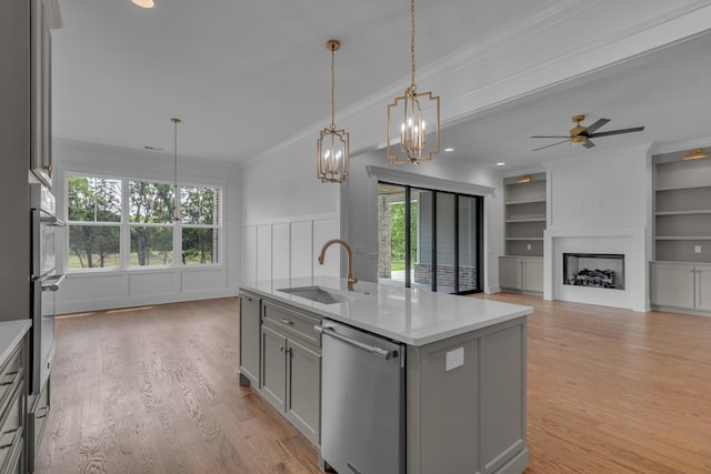 7004 Twelve Corners Rd, Lascassas, TN 37085 - kitchen featuring appliances with stainless steel finishes, gray cabinets, a sink, crown molding, and ceiling fan