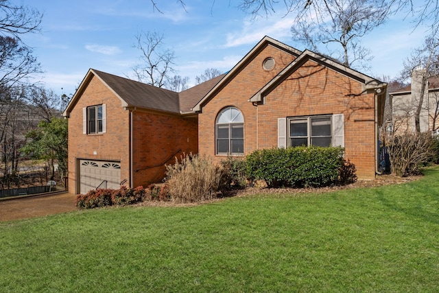 view of front of property featuring a front yard, driveway, roof with shingles, an attached garage, and brick siding