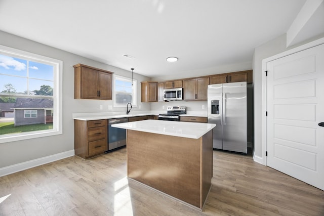 151 Cardinal Crk, Clarksville, TN 37040 - kitchen with stainless steel appliances, light wood finished floors, a kitchen island, a sink, and recessed lighting