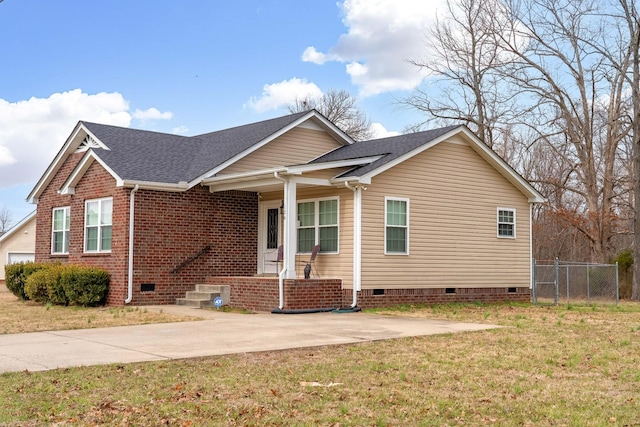 view of front of property featuring a front yard, fence, crawl space, and roof with shingles