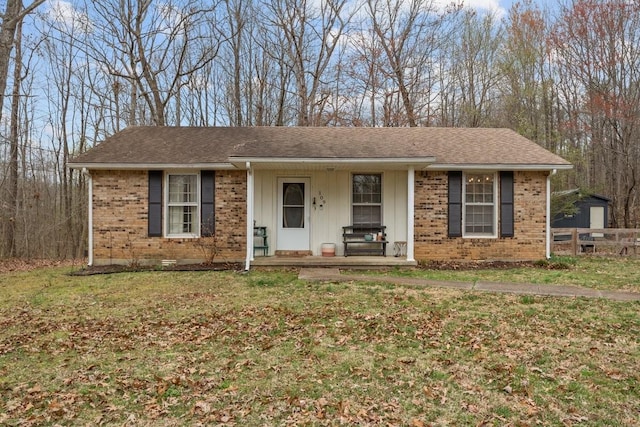 109 Robin Hood Rd, Dickson, TN 37055 - ranch-style home featuring covered porch, fence, a front lawn, and roof with shingles