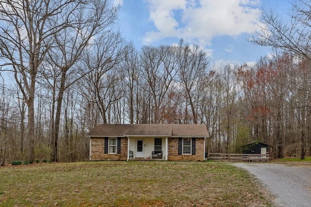 109 Robin Hood Rd, Dickson, TN 37055 - view of front of house featuring brick siding, fence, and a front lawn