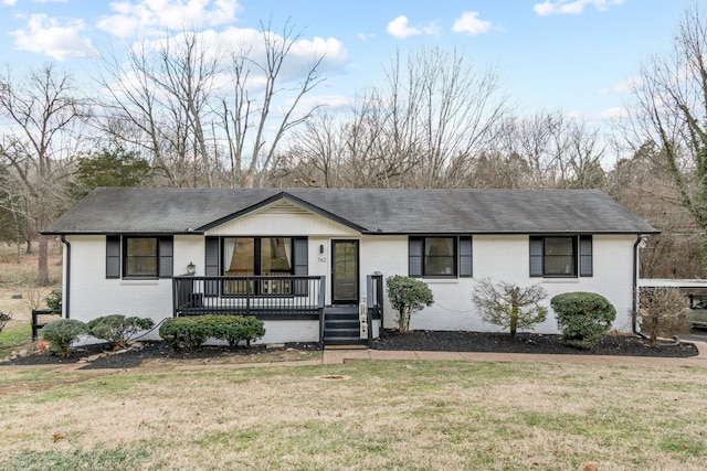 ranch-style house featuring a front yard and brick siding