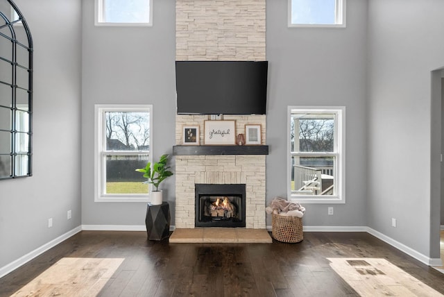 1044 Thrasher Dr, Clarksville, TN 37040 - unfurnished living room featuring a wealth of natural light, a fireplace, and hardwood / wood-style floors