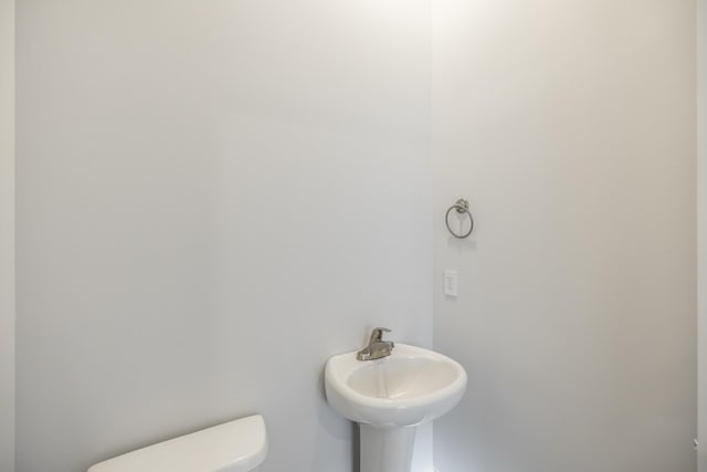 158 Oasis Dr, La Vergne, TN 37086 - bathroom with a sink and toilet