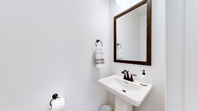 5020 E Mayflower Ct, Greenbrier, TN 37073 - bathroom with a sink