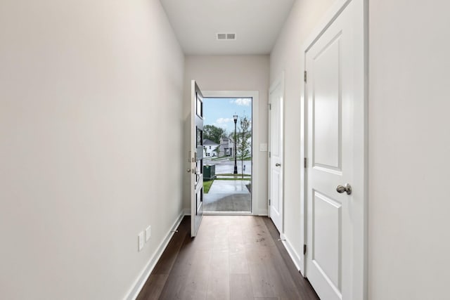 4228 Skyridge Dr, Nashville, TN 37207 - hall featuring visible vents, baseboards, and dark wood-type flooring