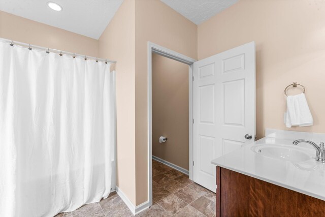 1060 Campbell Ave, Gallatin, TN 37066 - full bath featuring vanity, curtained shower, and baseboards