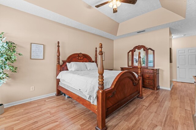 1060 Campbell Ave, Gallatin, TN 37066 - bedroom with light wood finished floors, visible vents, baseboards, a tray ceiling, and a textured ceiling
