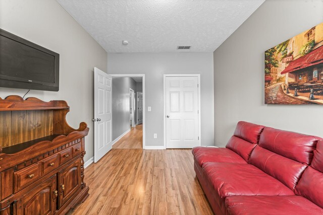 1060 Campbell Ave, Gallatin, TN 37066 - sitting room with baseboards, visible vents, light wood finished floors, and a textured ceiling