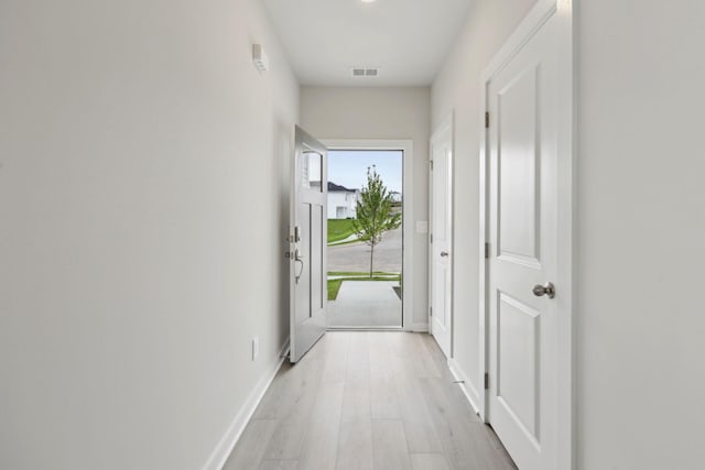 4220 Skyridge Dr, Nashville, TN 37207 - hallway featuring light wood-type flooring and baseboards
