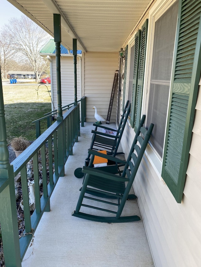 1306 Mcmahan St, Manchester, TN 37355 - balcony featuring a porch